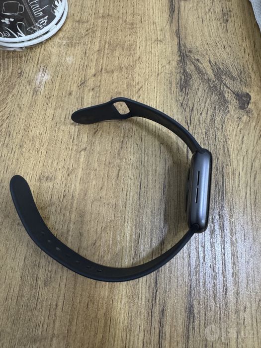 Продается часы apple watch se