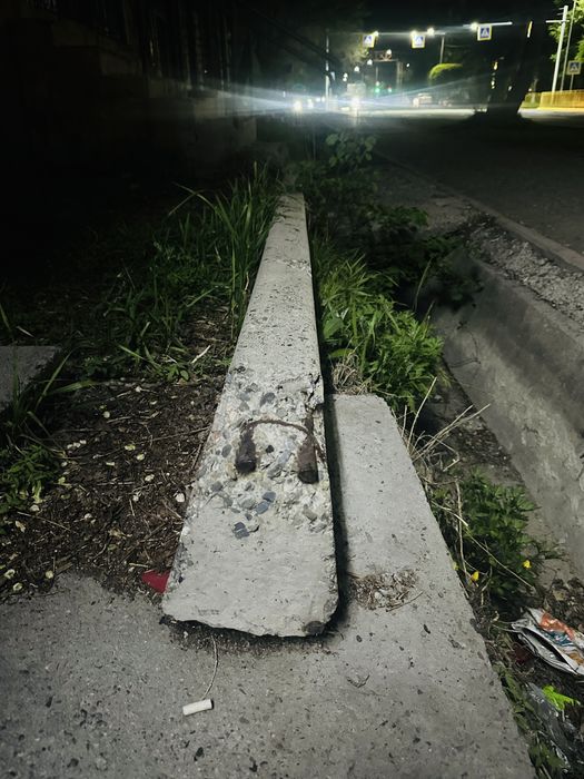 Бетонный столб отдам