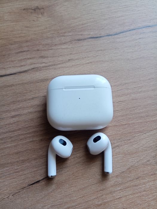 AirPods 3 в хорошем состоянии