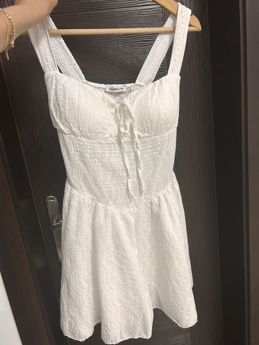 Дамска рокля в бял цвят