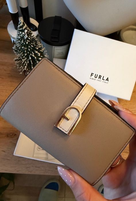 Портмоне естествена кожа Furla още портмонета