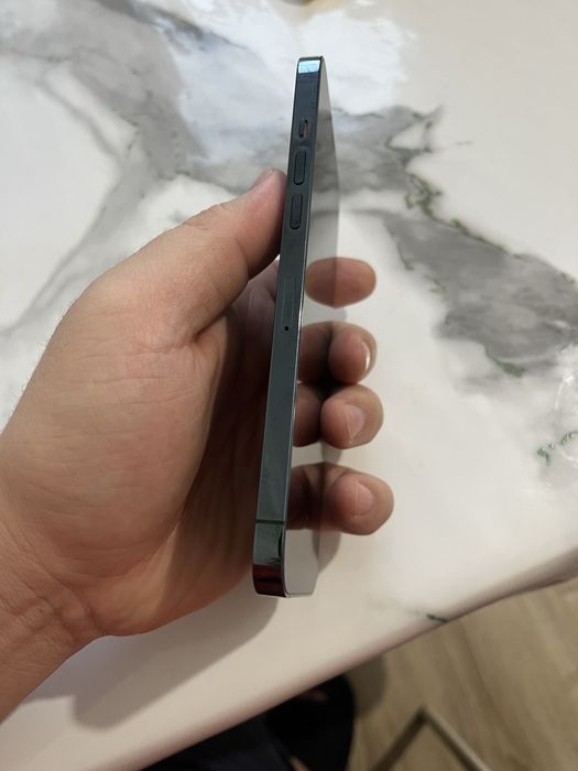 Продам айфон 13