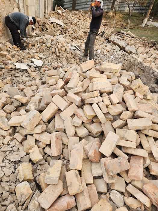 Гишт бор кирпич  500 сум б-у ссср