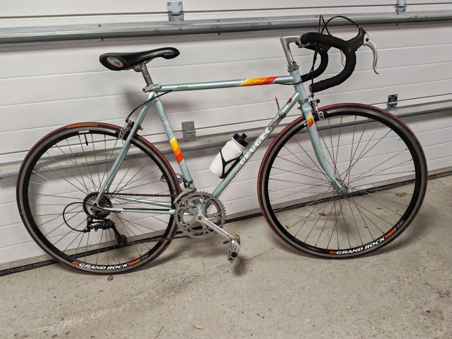 Vand cursiere/bicicleta de sosea Peugeot