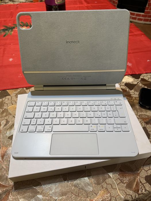 Tastatură inateck pentru iPad