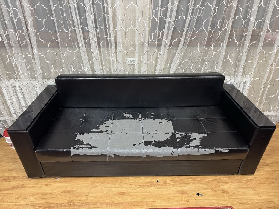 Продам диван черный