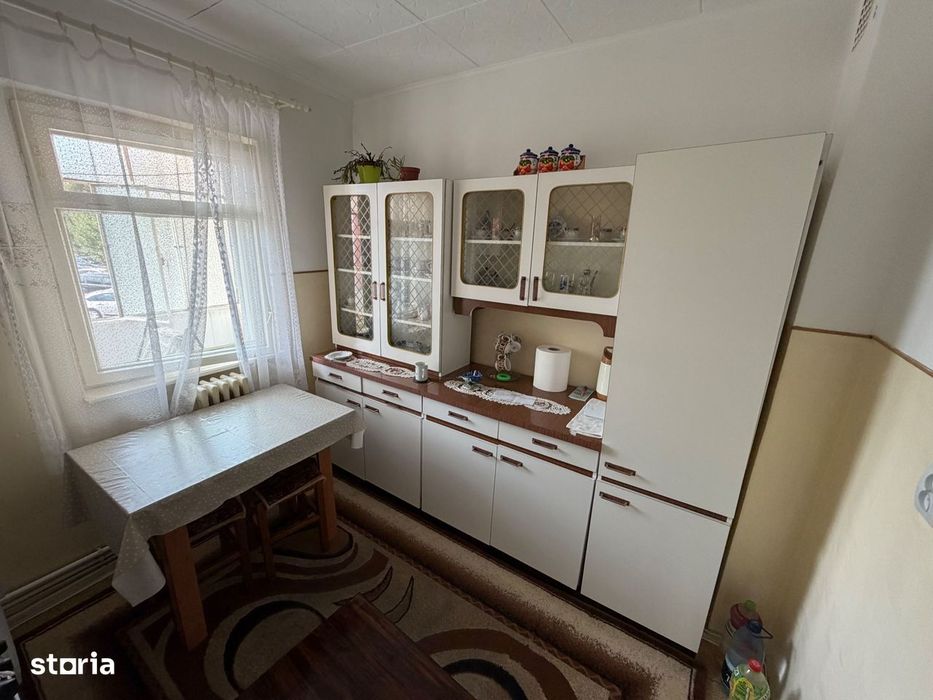 Apartament 2 camere, etaj 1 - zona Cetate