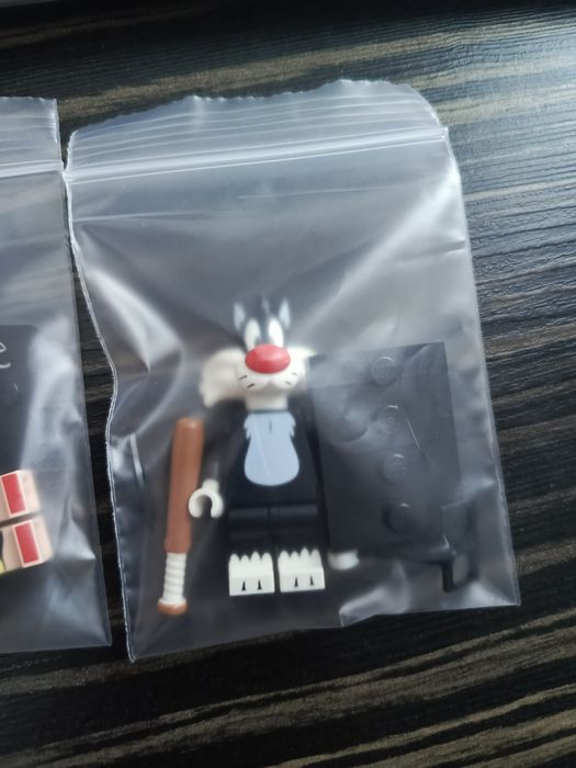 Продам минифигурки Лего