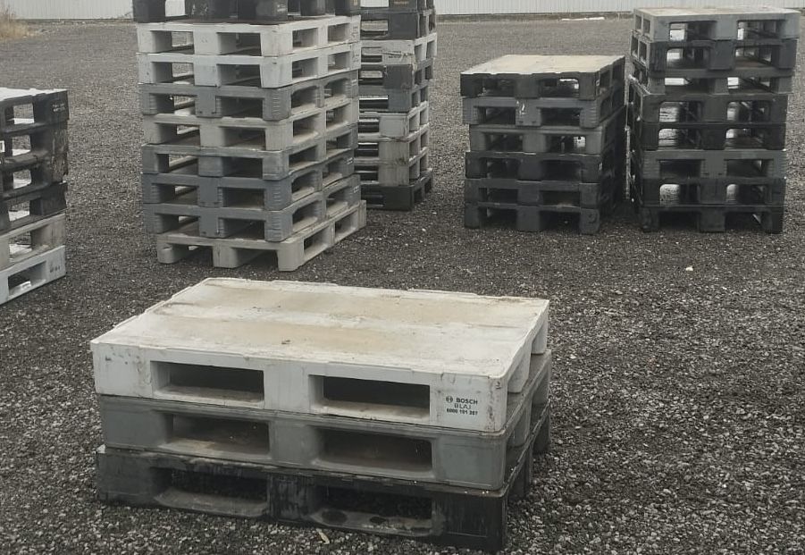 paleți de plastic