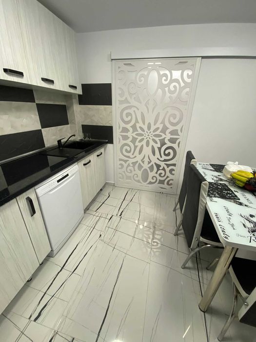 Usa culisanta interior Dory U6