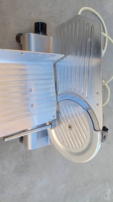 Slesir sotiladi nareska kalbasnoy  sotiladi yangi rosiydan olingan