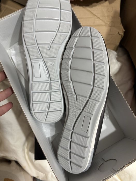 Pantofi de piele lucrati manual , noi