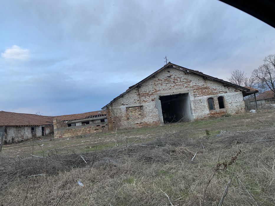 Дава се под наем Промишлена сграда в с. Куцина, Област Велико Търново - 800 кв.м за 612 € - Снимка #1