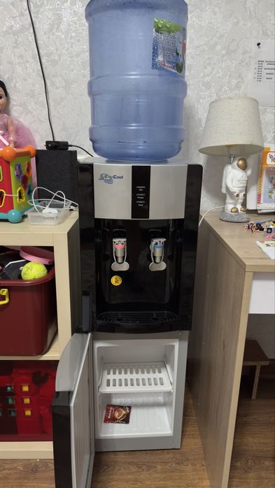 Куллер холодная горячая вода
