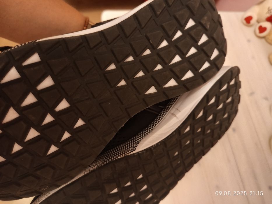 Маратонки нови ,