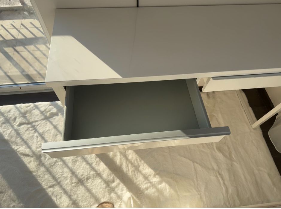 Маса/  бюро  за салон или магазин