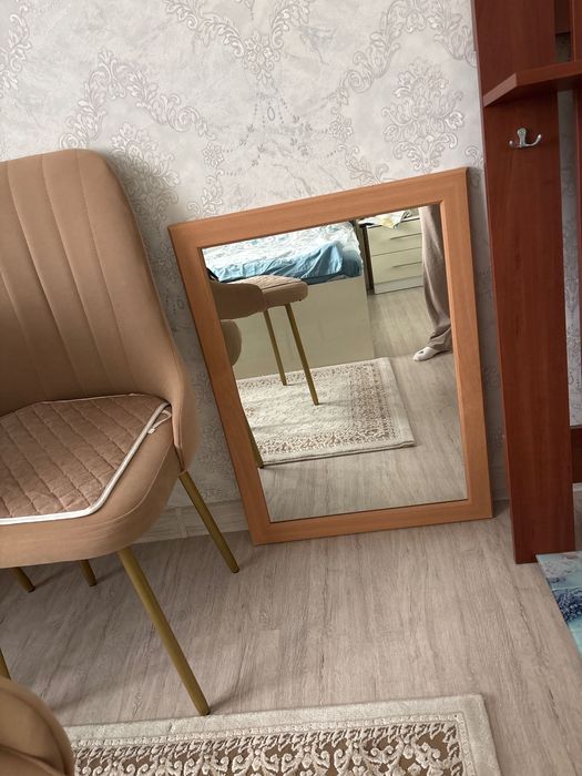 Вешалка с зеркалом