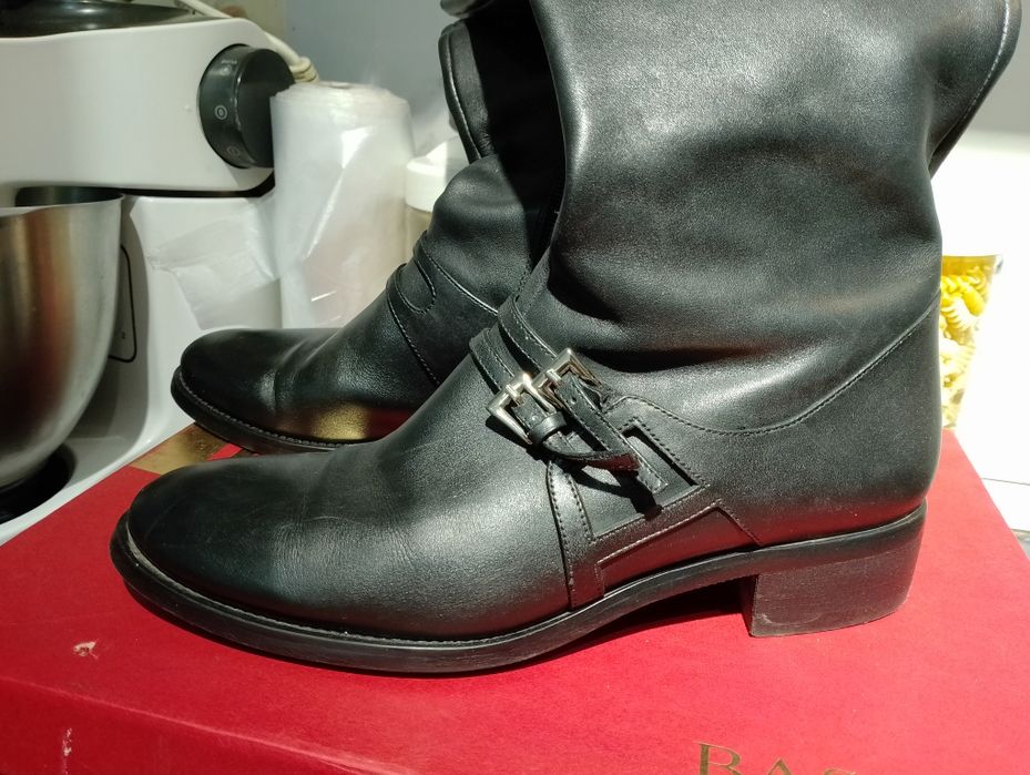 Продам женские сапоги