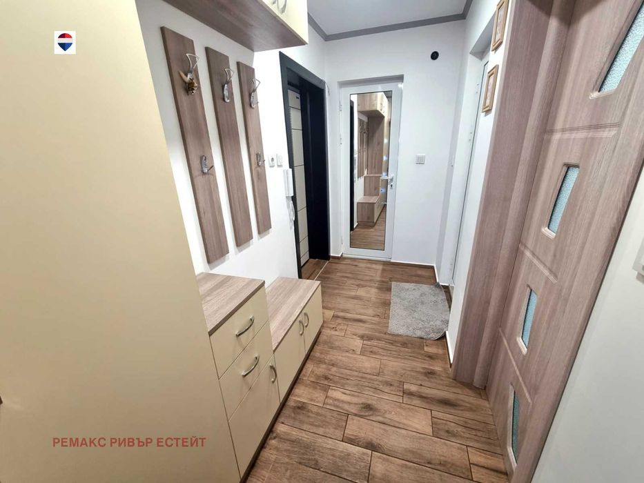Тристаен апартамент под наем Алеи Възраждане
