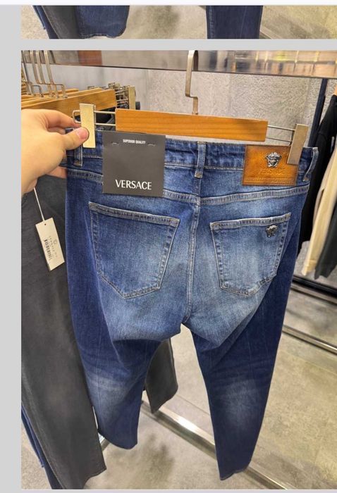 blugi modele noi 2026 VERSACE