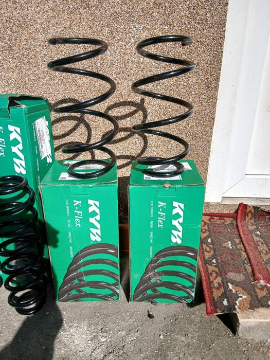 Vând arcuri passat b8 Berlina noi Kyb