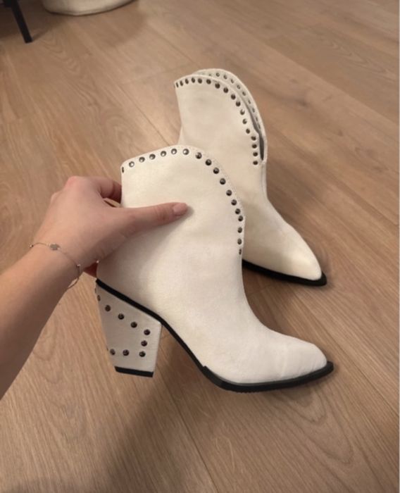Botine piele intoarsa