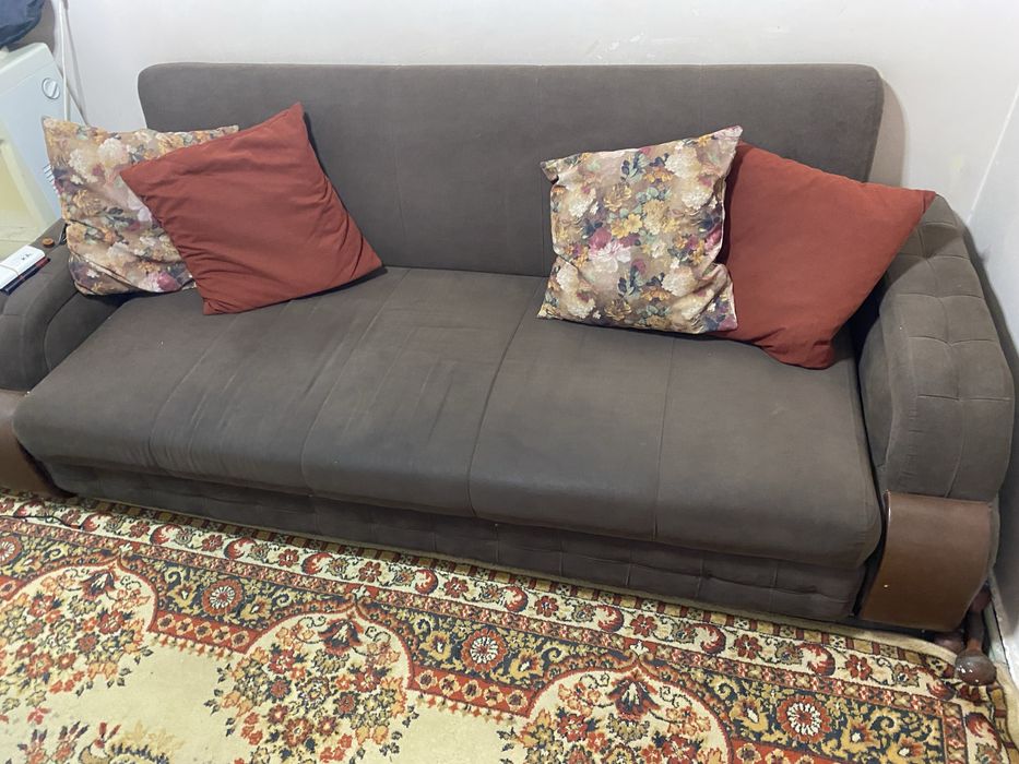 Продаю диван срочно