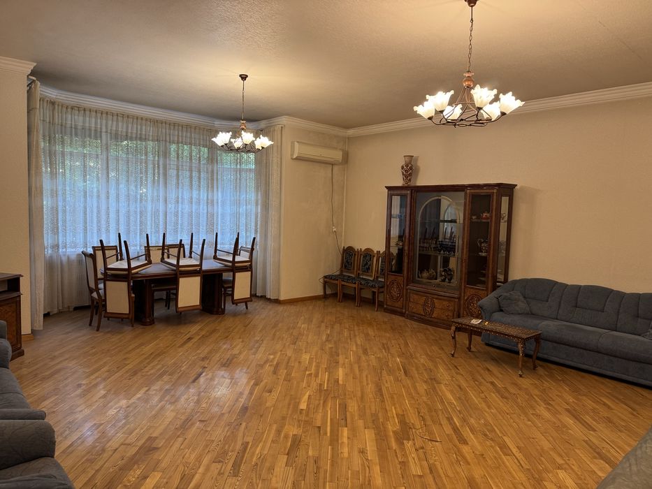 Продается квартира в центре Спец план