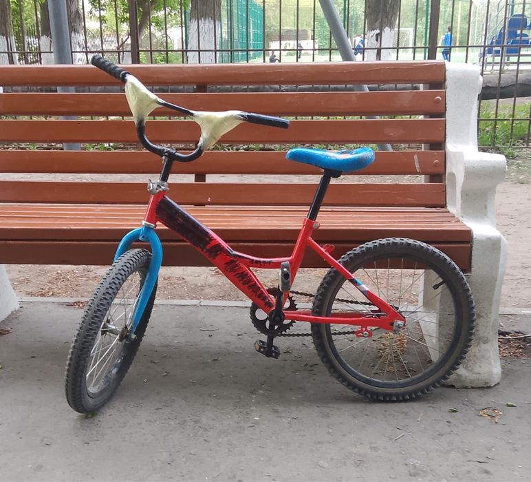 Продам велосипеды и мебель