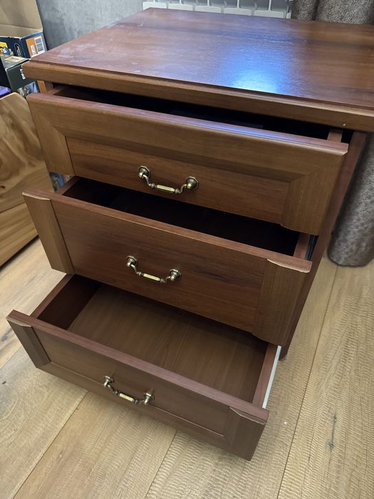 Солидная деревянная Тумбочка для офиса