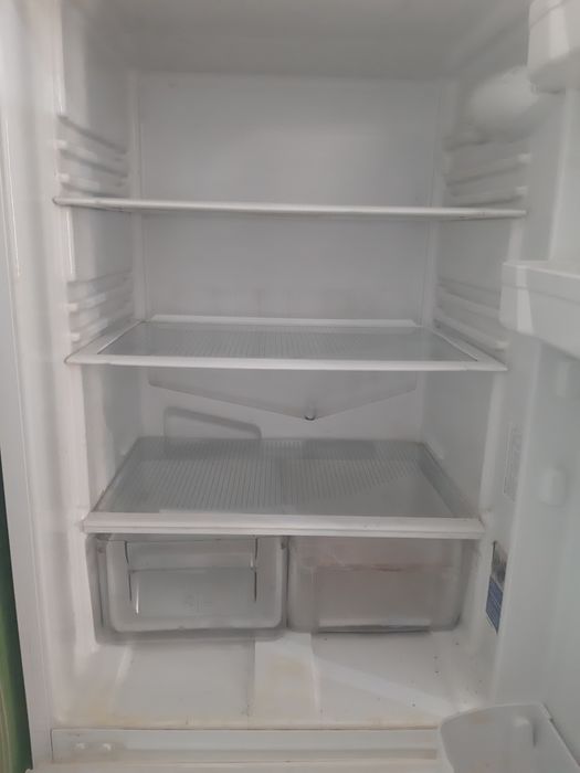 Продам холодильник Indezit