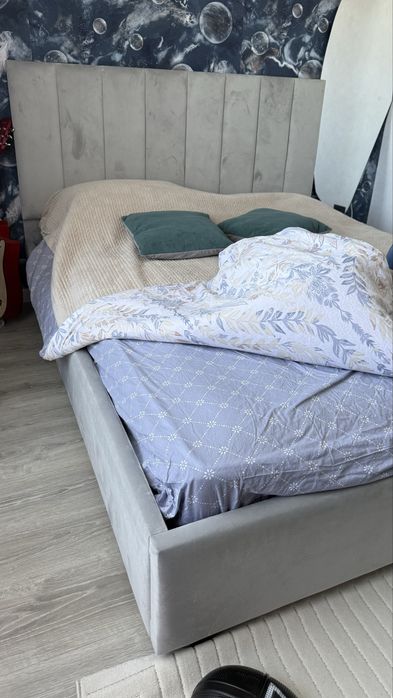 Продам  2х спальную кровать