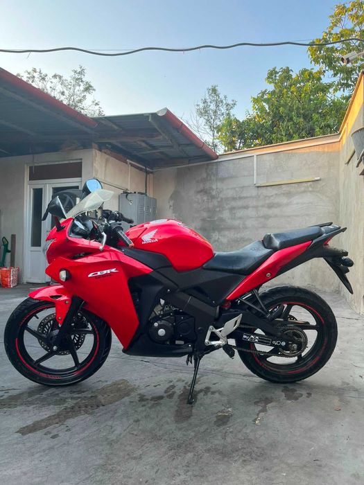 Honda CBR 125R 2014 / 14000 km / Rosu
