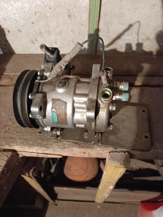 Продам компрессор кондиционера на спец технику