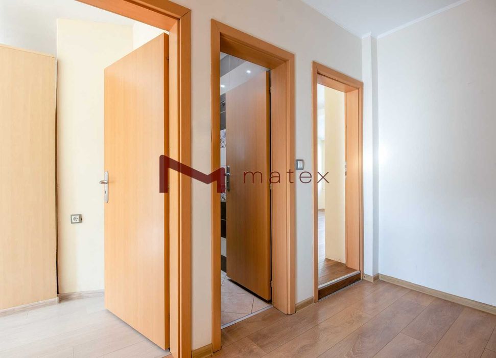 Тристаен Тухлен До Училище Васил Друмев - Траян Кателиев