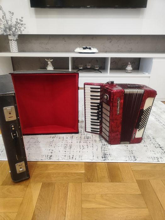 Акордеон WELTMEISTER с куфар