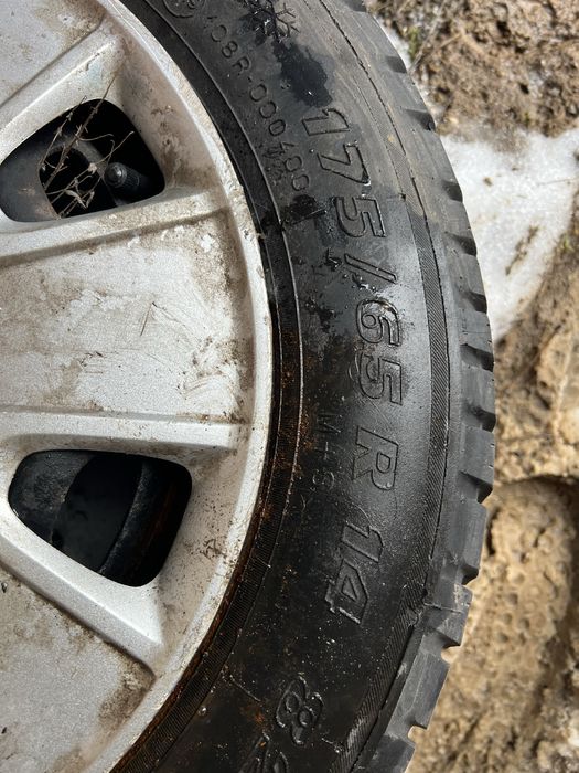 4 jante 175/65/14 cu anvelope + capace