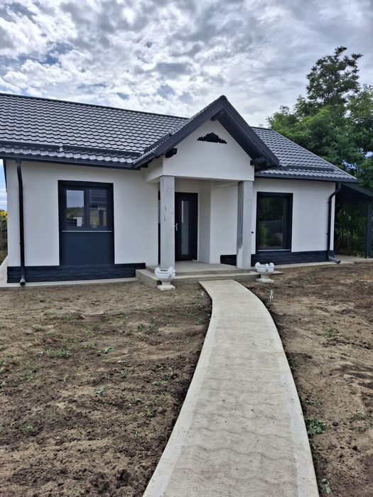 Vand CASA în Roman (Lutca)