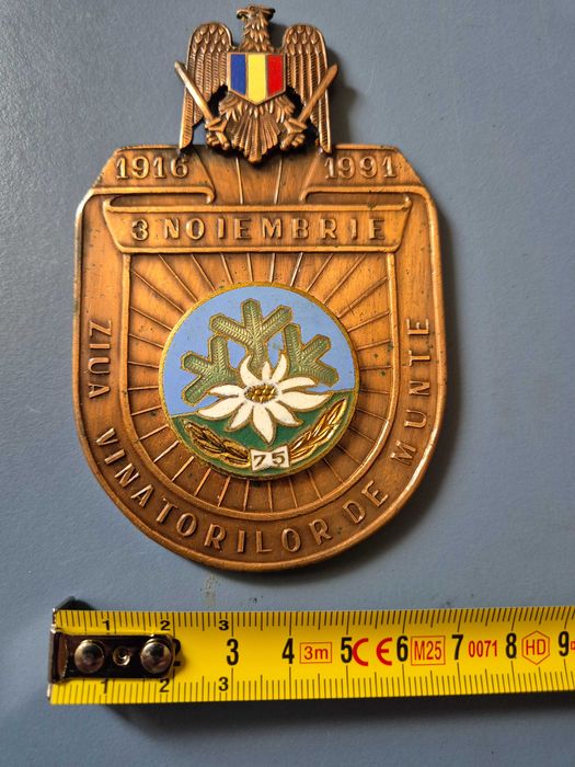 Vand o plachetă militară aniversară românească emisă pe data de 3 noiembrie 1991.