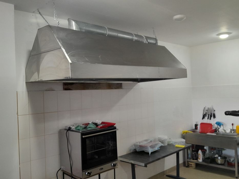 Vând aragaz și hota