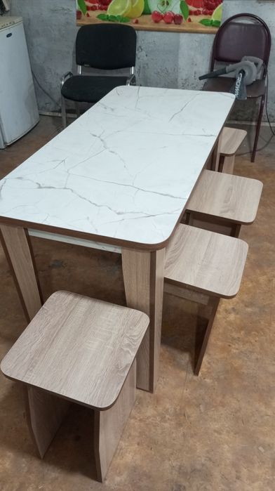 Продам Кухонный стол