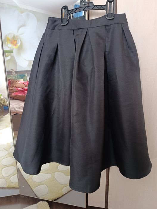 Дамска пола средна дължина