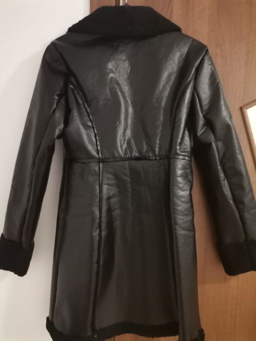 Черно кожено палто