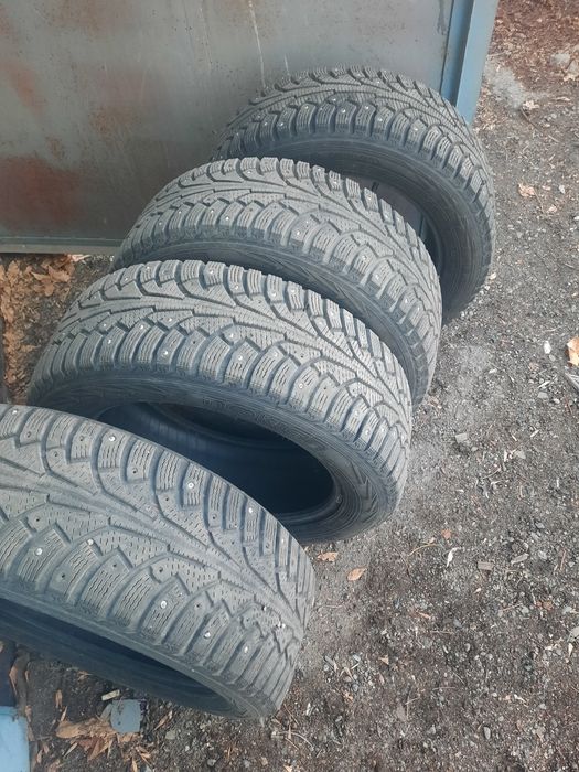 Зимние шины  Nokian шипы
