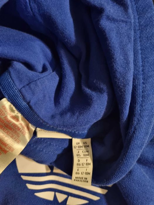 Екип на адидас.Размер-12-18 месеца.Неразличим от нов.