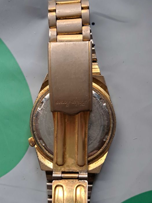 Часовник Filip Persio - кварц работи