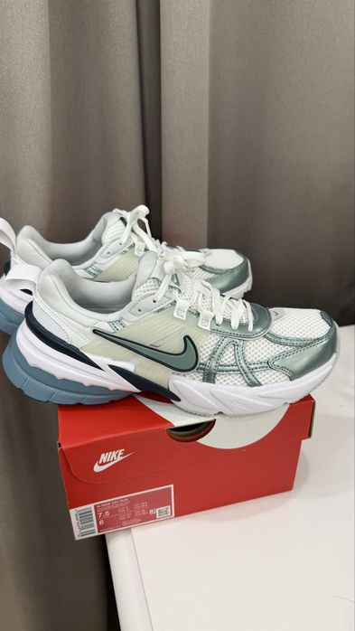 Nike кроссовки 38 размер