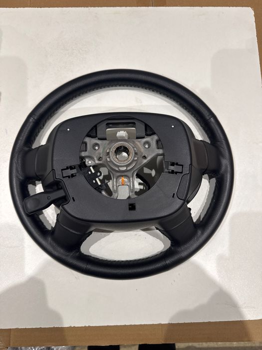 Toyota Prius кожен волан Тойота Приус