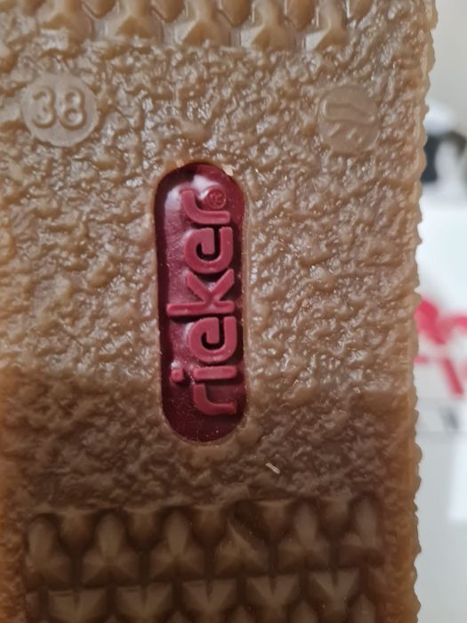 Продам кожаные зимние сапоги Rieker
