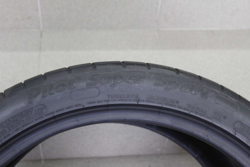 305/35-22 Michelin